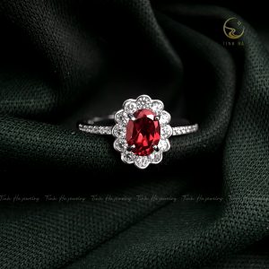 Nhẫn bạc mặt đá oval Garnet thạch lựu đỏ thiên nhiên