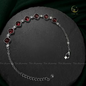 Lắc tay bạc nữ đính đá Garnet đỏ oval mài nhẵn