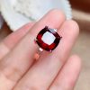 Nhẫn bạc mặt đá vuông Garnet thạch lựu đỏ thiên nhiên