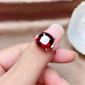 Nhẫn bạc mặt đá vuông Garnet thạch lựu đỏ thiên nhiên