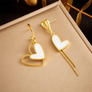 Bông tai trái tim không đối xứng