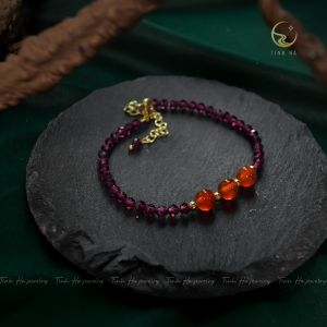 Vòng tay pha lê mặt 3 đá Garnet 6mm