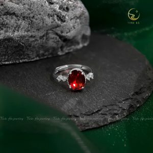 Nhẫn bạc đính đá Garnet oval lớn