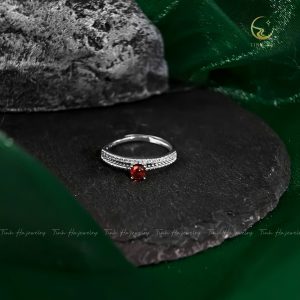 Nhẫn bạc Parallel đính đá Garnet mặt tròn