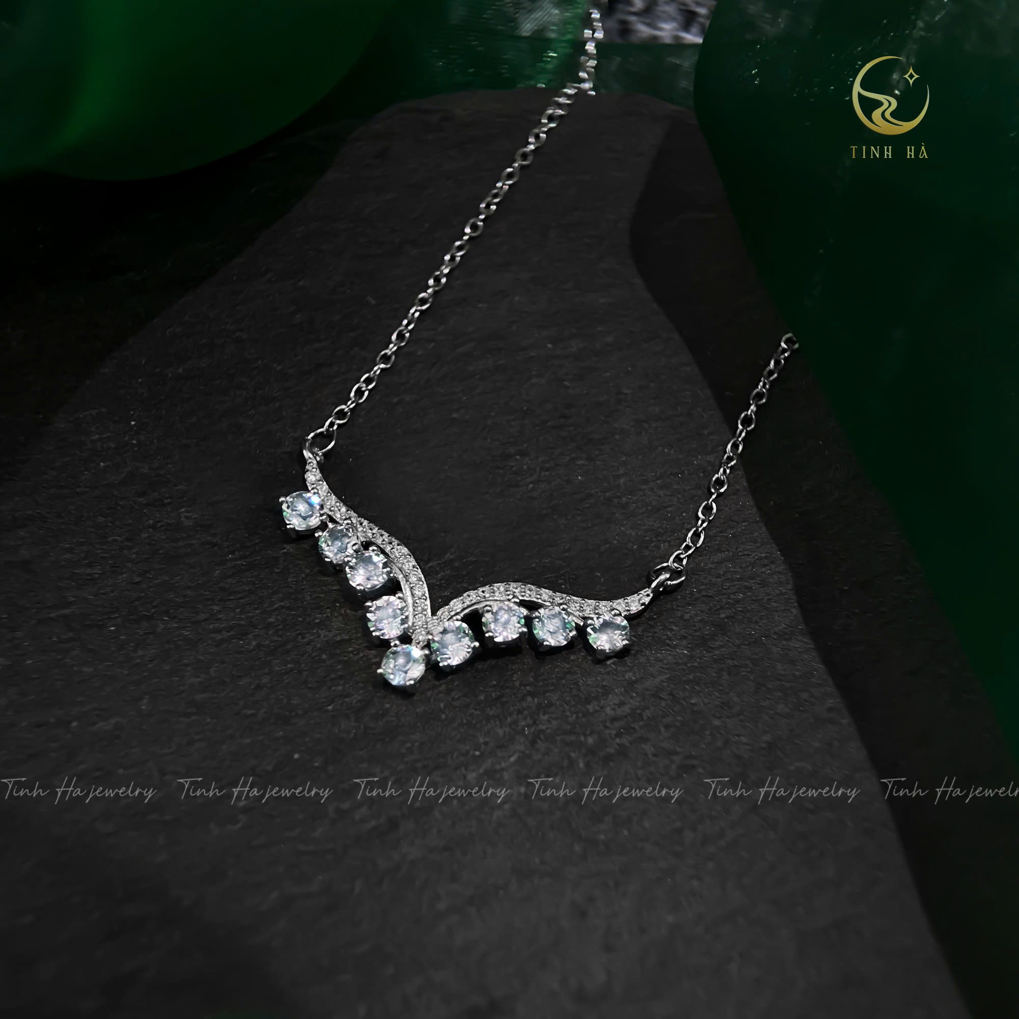 Dây chuyền mặt 9 đá Aquamarine tự nhiên quý phái thanh lịch Dây chuyền mặt 9 đá Aquamarine tự nhiên quý phái thanh lịch